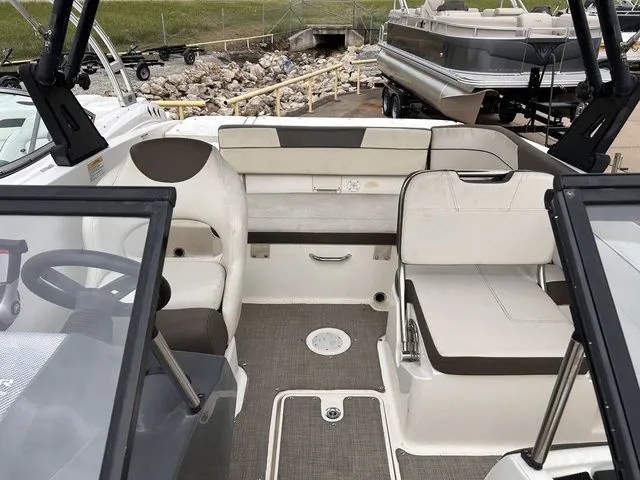 Slide: The Image of Bayliner VR5 Bowrider 2018 - 11