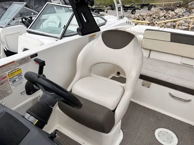 Slide: The Image of Bayliner VR5 Bowrider 2018 - 13