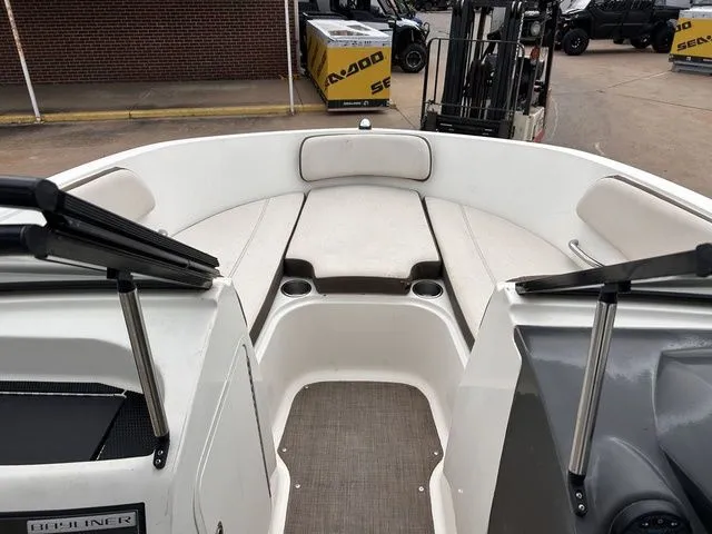 Slide: The Image of Bayliner VR5 Bowrider 2018 - 8