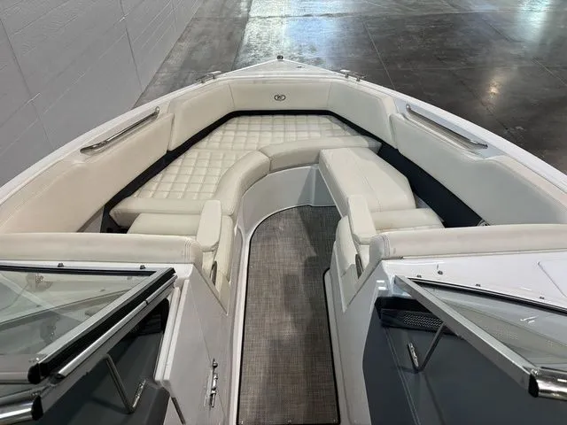 Slide: The Image of Cobalt R5 Surf 2021 - 18