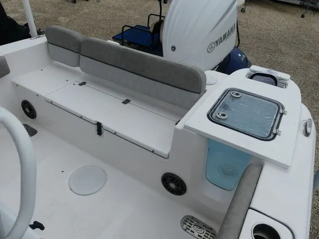 Slide: The Image of Sea Fox 248 Commander 2023 - 13