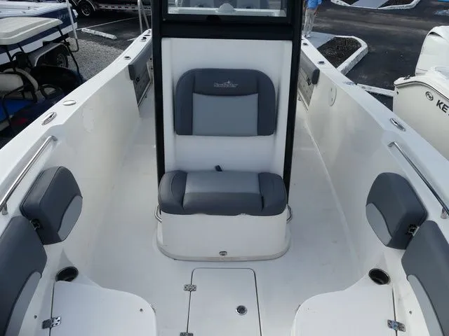 Slide: The Image of NauticStar 2602 Legacy 2023 - 18