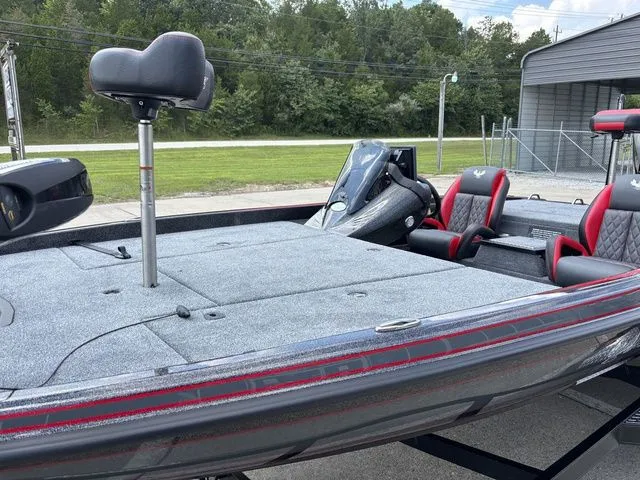 Slide: The Image of Phoenix Bass Boat 721 ZXL 2026 - 12