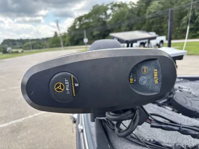 Slide: The Image of Phoenix Bass Boat 921 Elite 2022 - 13