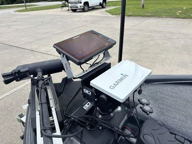 Slide: The Image of Phoenix Bass Boat 921 Elite 2022 - 14