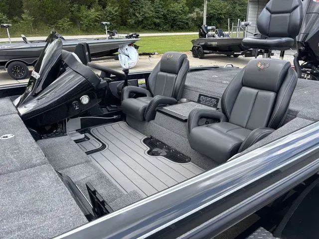 Slide: The Image of Phoenix Bass Boat 921 Elite 2022 - 16