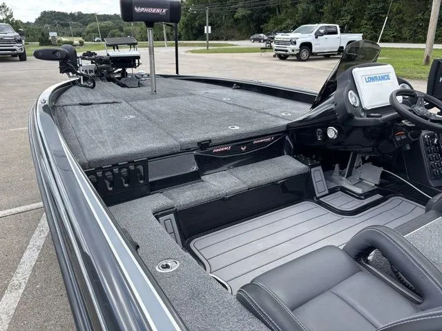 Slide: The Image of Phoenix Bass Boat 921 Elite 2022 - 18