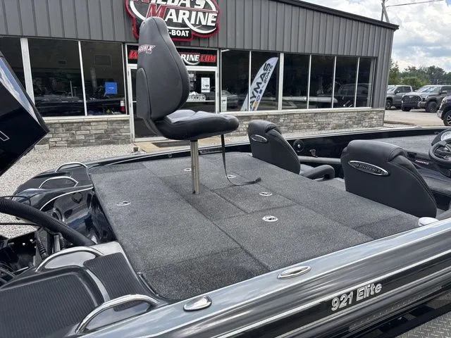 Slide: The Image of Phoenix Bass Boat 921 Elite 2022 - 5