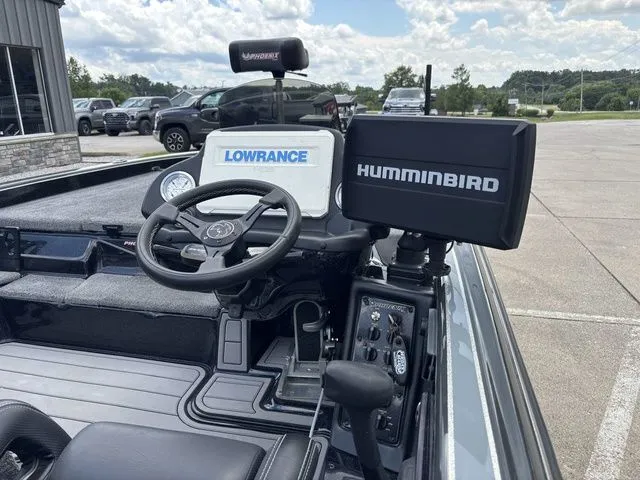 Slide: The Image of Phoenix Bass Boat 921 Elite 2022 - 6