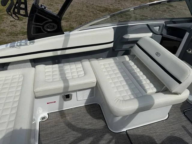 Slide: The Image of Cobalt R5 Surf 2019 - 10