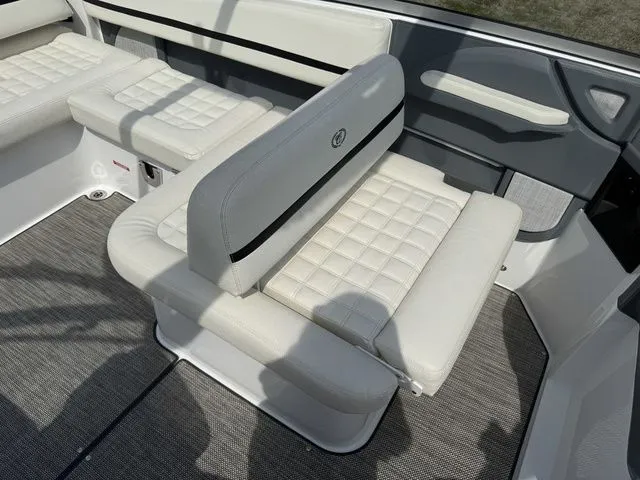 Slide: The Image of Cobalt R5 Surf 2019 - 17