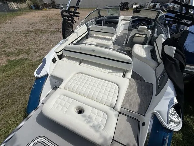 Slide: The Image of Cobalt R5 Surf 2019 - 6