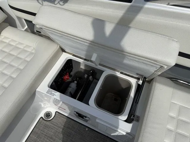 Slide: The Image of Cobalt R5 Surf 2019 - 11