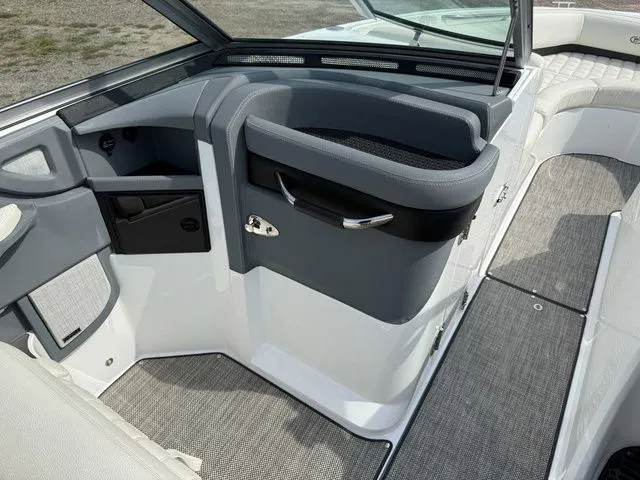 Slide: The Image of Cobalt R5 Surf 2019 - 19