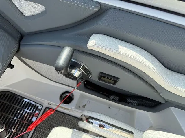 Slide: The Image of Cobalt R5 Surf 2019 - 27