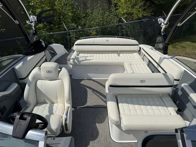 Slide: The Image of Cobalt R5 Surf 2019 - 39