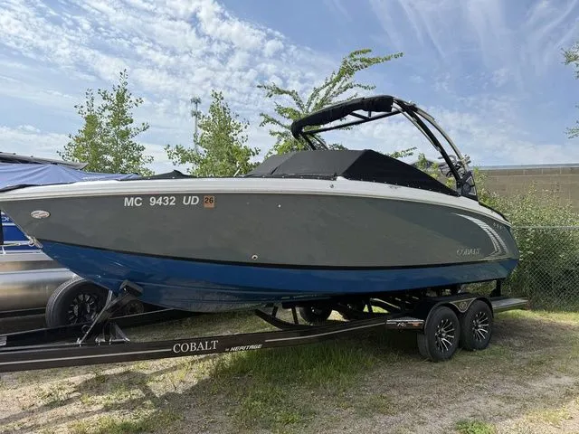 Slide: The Image of Cobalt R5 Surf 2019 - 40