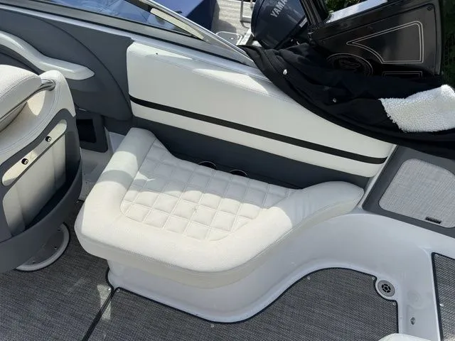 Slide: The Image of Cobalt R5 Surf 2019 - 14