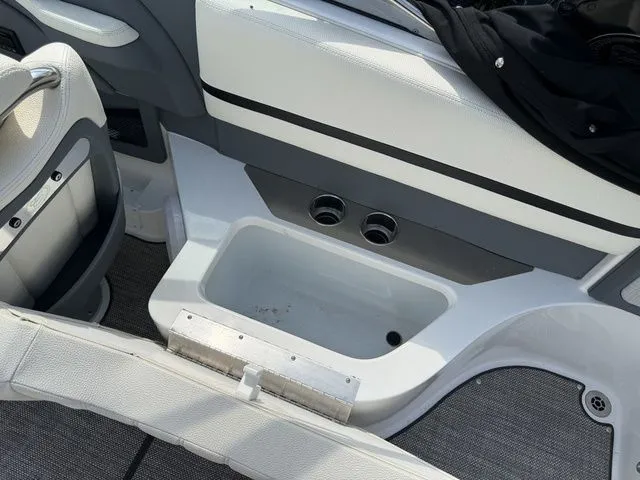 Slide: The Image of Cobalt R5 Surf 2019 - 15