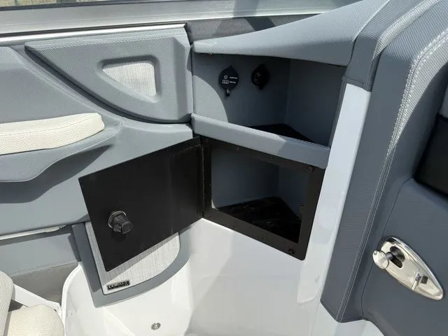 Slide: The Image of Cobalt R5 Surf 2019 - 21