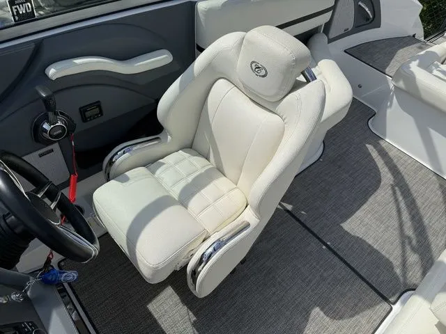 Slide: The Image of Cobalt R5 Surf 2019 - 23