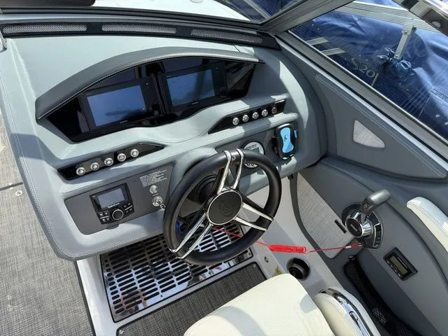 Slide: The Image of Cobalt R5 Surf 2019 - 24