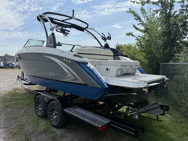 Slide: The Image of Cobalt R5 Surf 2019 - 3