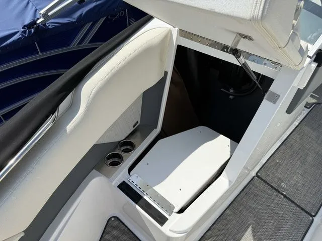 Slide: The Image of Cobalt R5 Surf 2019 - 32