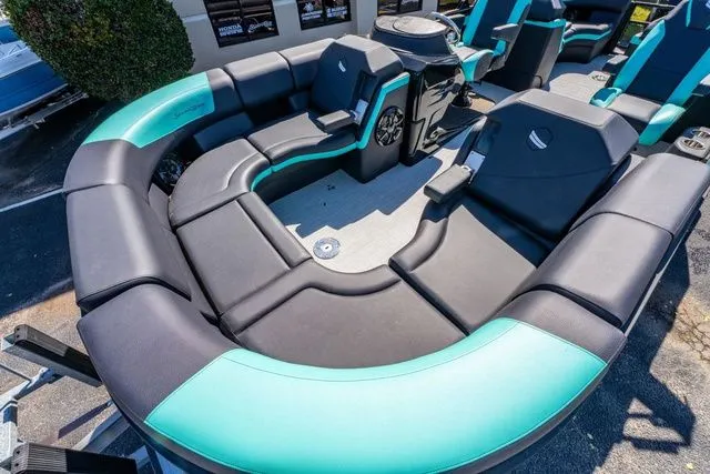 Slide: The Image of South Bay 523RS Rear Seating 3.0 2025 - 10