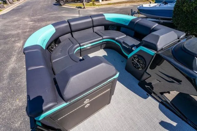 Slide: The Image of South Bay 523RS Rear Seating 3.0 2025 - 11