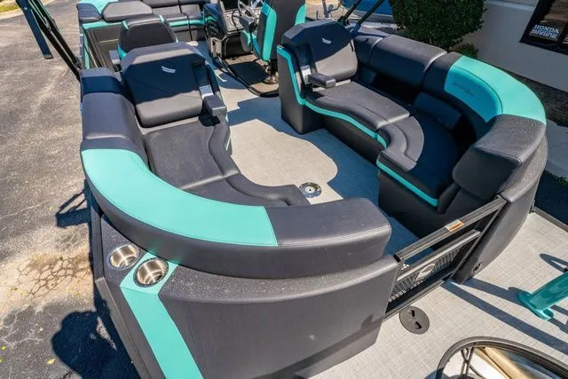 Slide: The Image of South Bay 523RS Rear Seating 3.0 2025 - 16