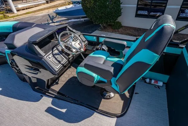 Slide: The Image of South Bay 523RS Rear Seating 3.0 2025 - 18