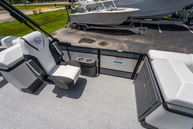 Slide: The Image of South Bay 525RS Rear Seating 3.0 2025 - 10