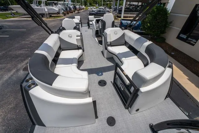 Slide: The Image of South Bay 525RS Rear Seating 3.0 2025 - 13