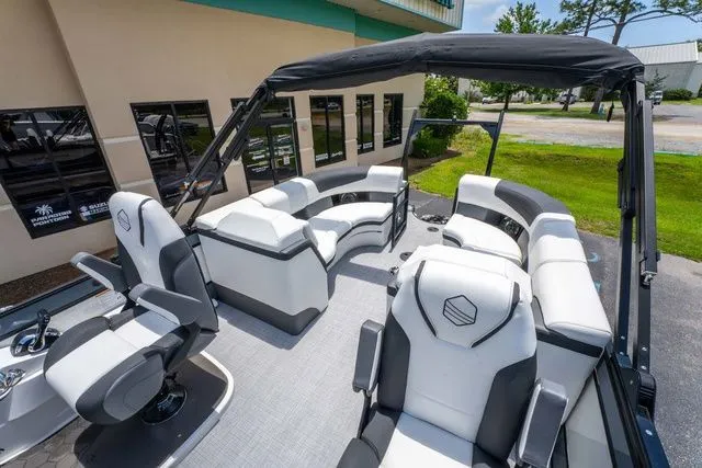 Slide: The Image of South Bay 525RS Rear Seating 3.0 2025 - 15