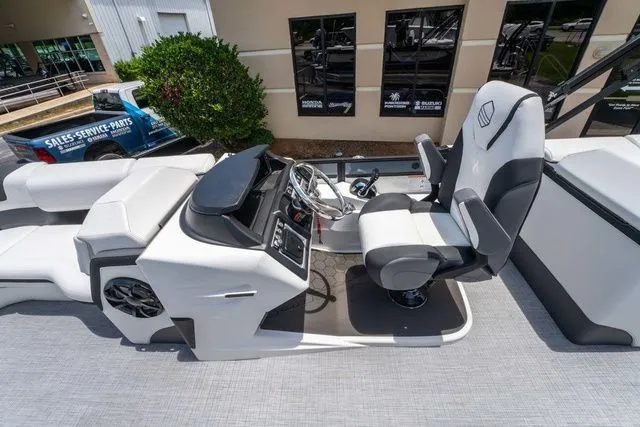 Slide: The Image of South Bay 525RS Rear Seating 3.0 2025 - 16
