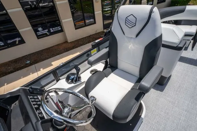 Slide: The Image of South Bay 525RS Rear Seating 3.0 2025 - 18