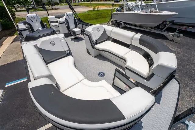 Slide: The Image of South Bay 525RS Rear Seating 3.0 2025 - 7