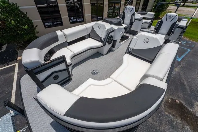 Slide: The Image of South Bay 525RS Rear Seating 3.0 2025 - 8