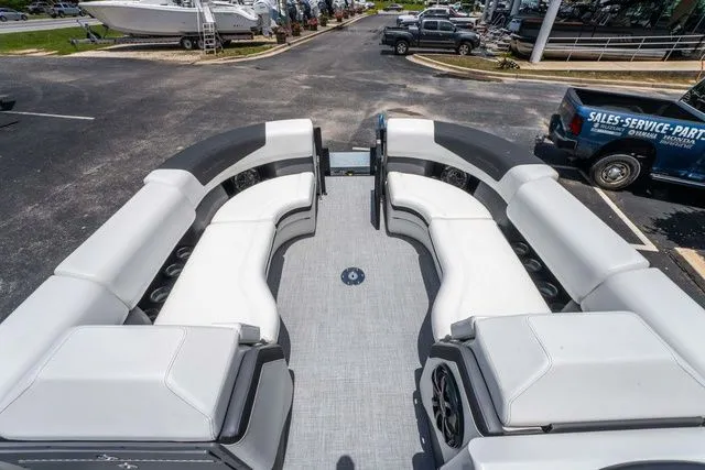 Slide: The Image of South Bay 525RS Rear Seating 3.0 2025 - 9