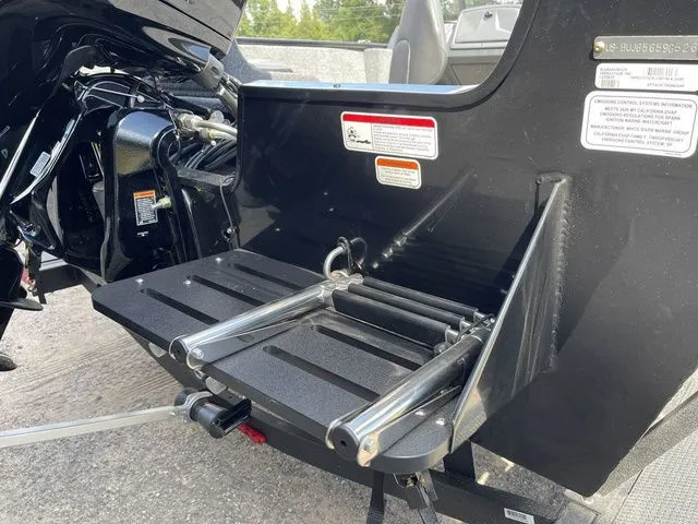 Slide: The Image of Tracker Pro Guide V-175 Combo 2026 - 10