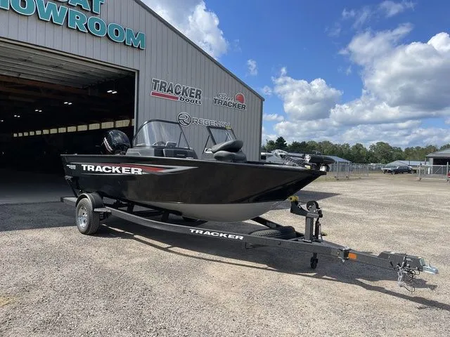 Slide: The Image of Tracker Pro Guide V-175 Combo 2026 - 12