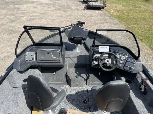 Slide: The Image of Tracker Pro Guide V-175 Combo 2026 - 17