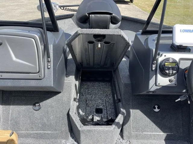 Slide: The Image of Tracker Pro Guide V-175 Combo 2026 - 18