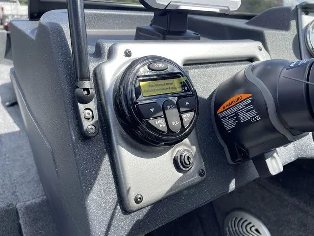 Slide: The Image of Tracker Pro Guide V-175 Combo 2026 - 28