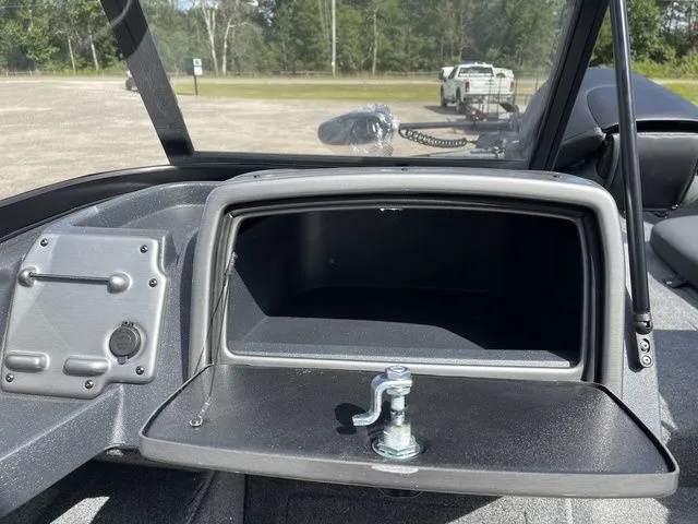 Slide: The Image of Tracker Pro Guide V-175 Combo 2026 - 33