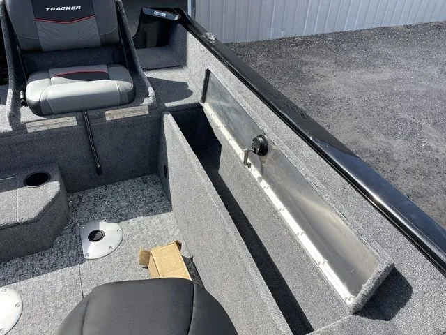 Slide: The Image of Tracker Pro Guide V-175 Combo 2026 - 34