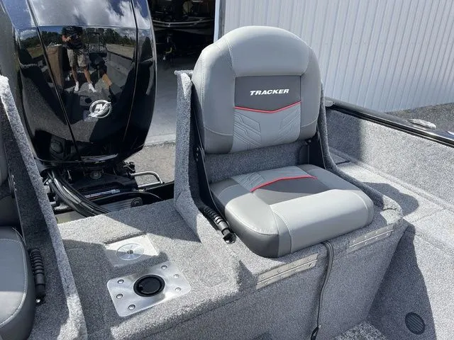 Slide: The Image of Tracker Pro Guide V-175 Combo 2026 - 35