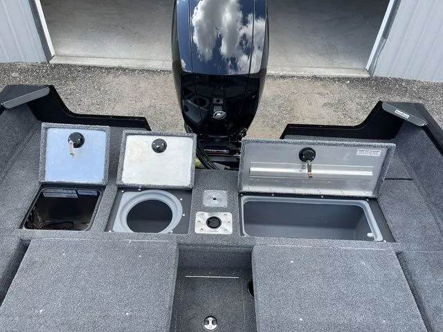 Slide: The Image of Tracker Pro Guide V-175 Combo 2026 - 40