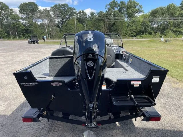 Slide: The Image of Tracker Pro Guide V-175 Combo 2026 - 7